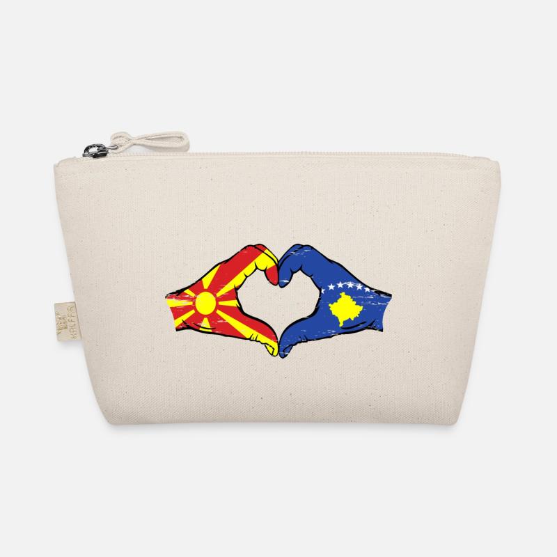 Macédoine Kosovo drapeau mains coeur forme utilisé Trousse biologique