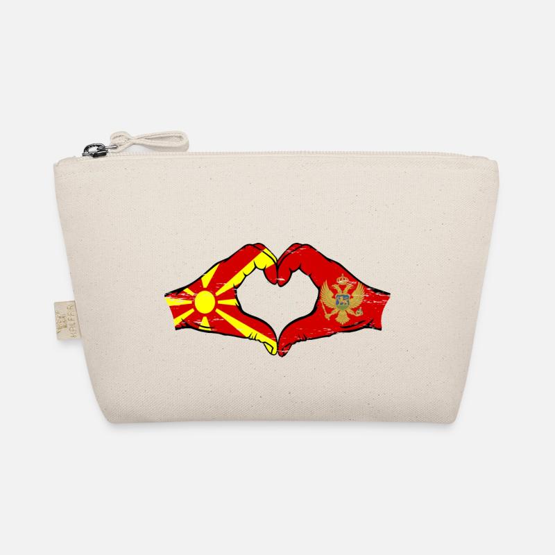 Macédoine Monténégro drapeau mains forme de coeur utilisé Trousse biologique