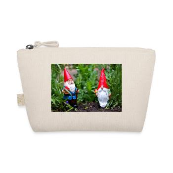 Garden gnome in the flower garden - Organic Pouch - nature - Front