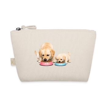 Mom eats kibble with her baby - Organic Pouch - nature - Front