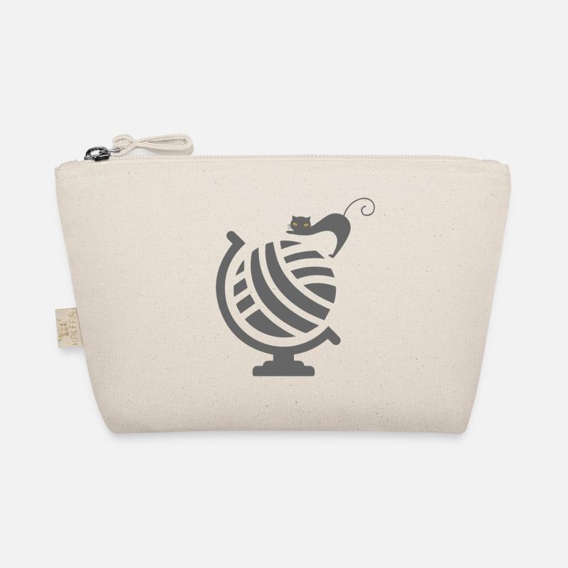 Chat mignon sur le Globe Trousse biologique