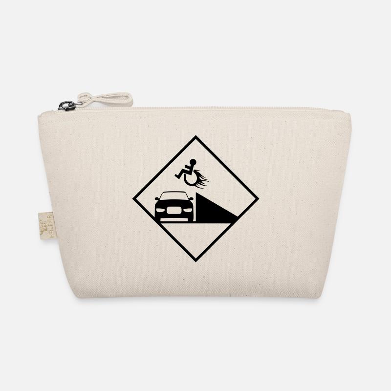 Un utilisateur de fauteuil roulant saute par-dessus une rampe # Trousse biologique