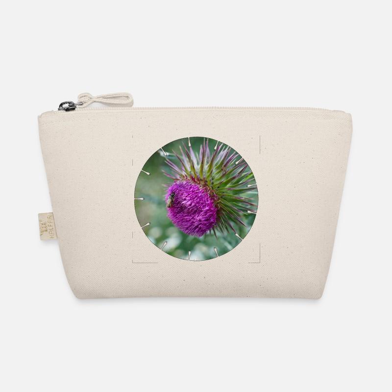 La fleur de chardon est souvent décriée comme une mauvaise herbe Trousse biologique