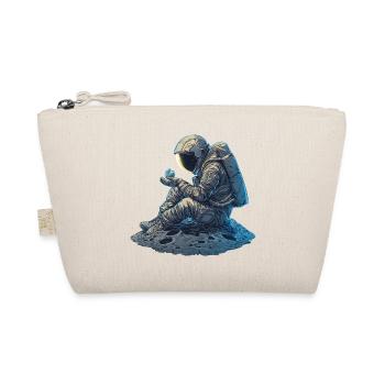 An astronaut observes the Earth - Organic Pouch - nature - Front