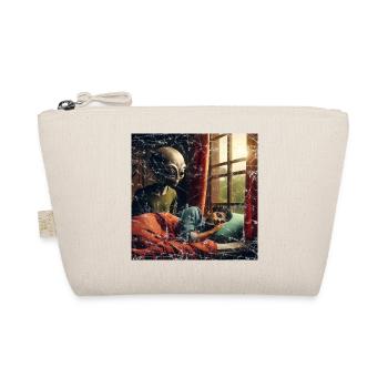 Alien watches sleeping man - Organic Pouch - nature - Front