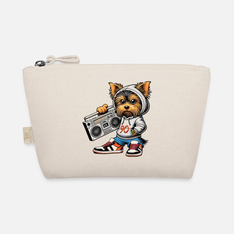 Ein cooler Yorkie Yorkshire Terrier mit einem 90er - Bio-Täschchen - Natur
