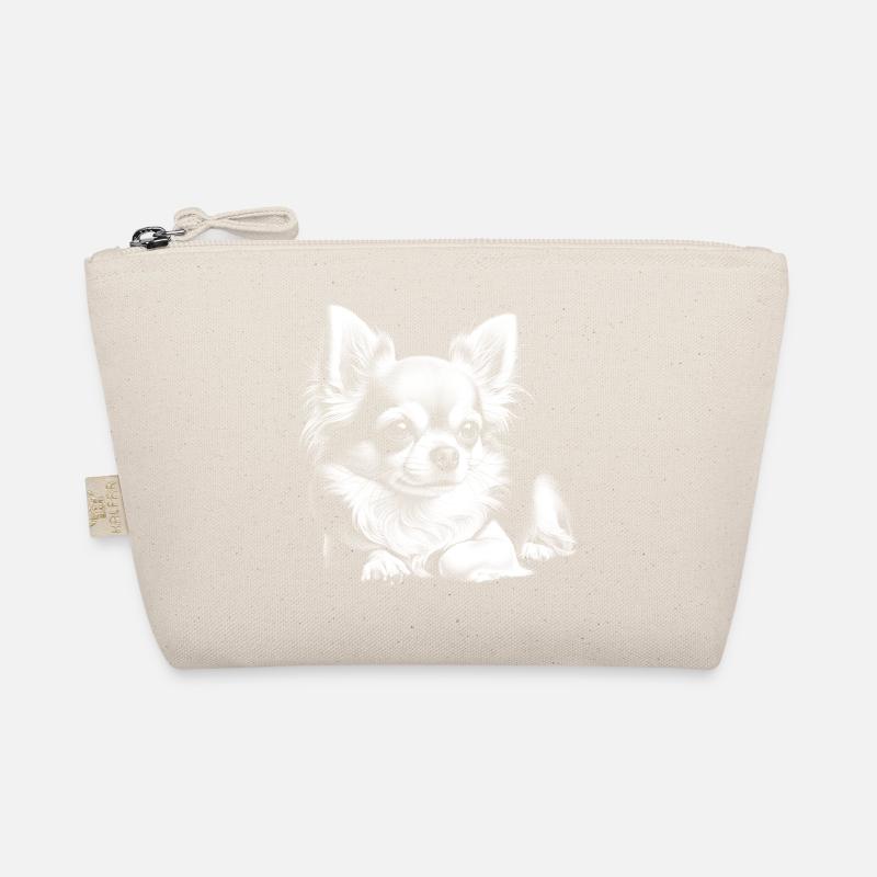 Chihuahua mignon dans la pose allongée Trousse biologique