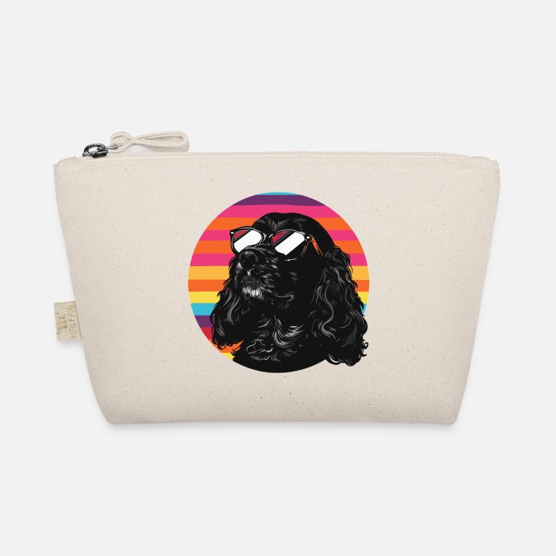 Chien noir avec des lunettes de soleil Trousse biologique