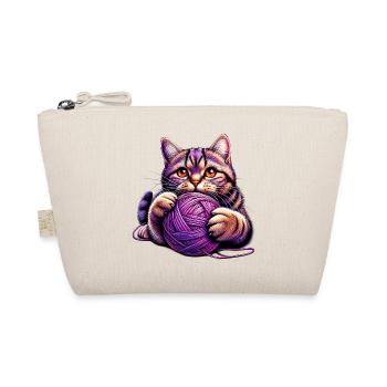 Cat plays with a ball of yarn - Organic Pouch - nature - Front