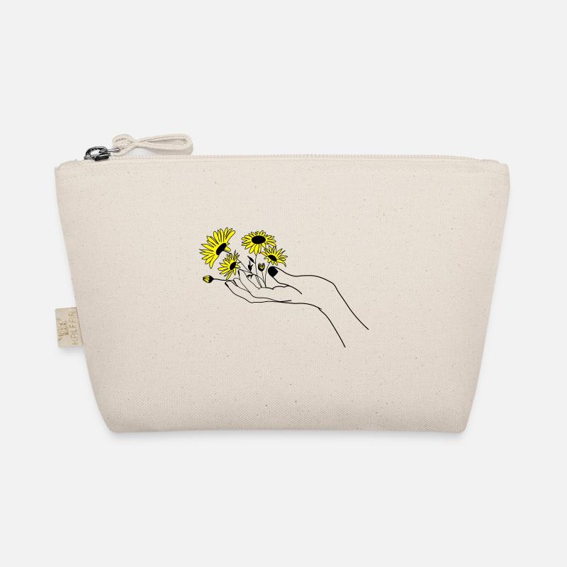 Main avec des fleurs Trousse biologique