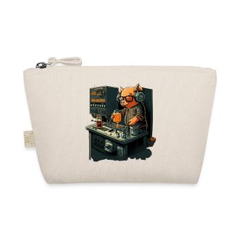 DJ Schwein plays beer in the club - Organic Pouch - nature - Front