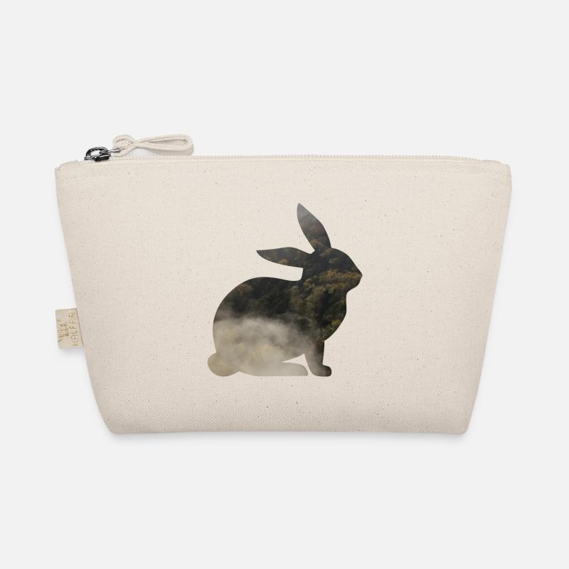 Hase in Silhouette mit Wald und Nebel Bio-Täschchen