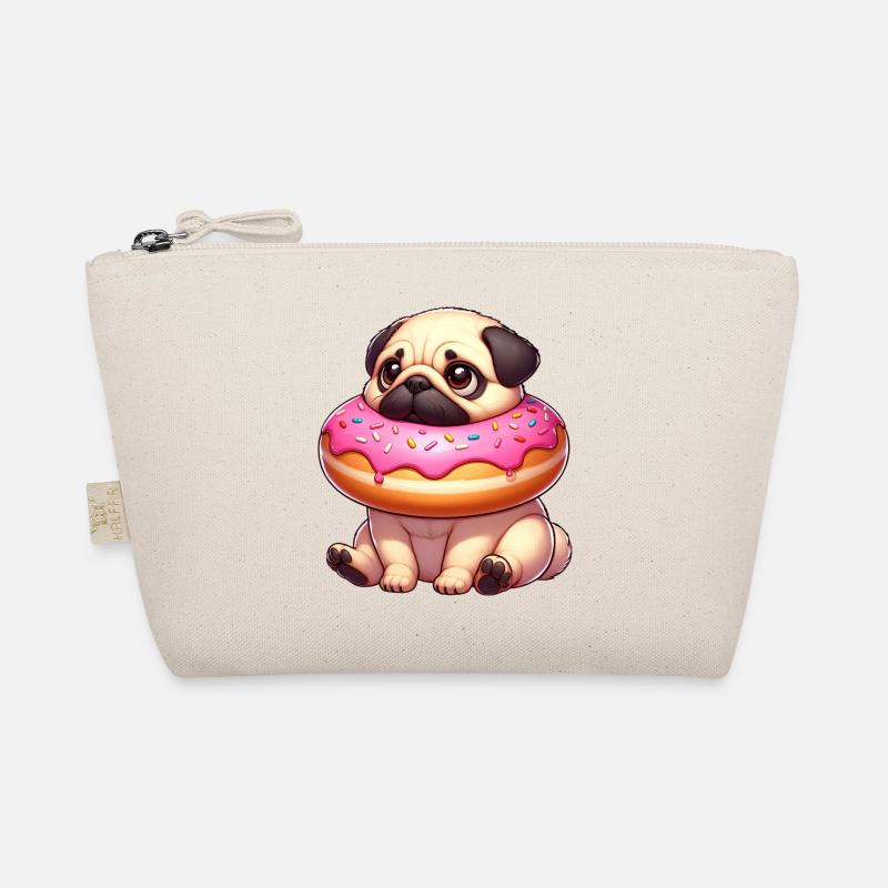 Chien carlin mignon avec dessert de grignotage de beignet Trousse biologique