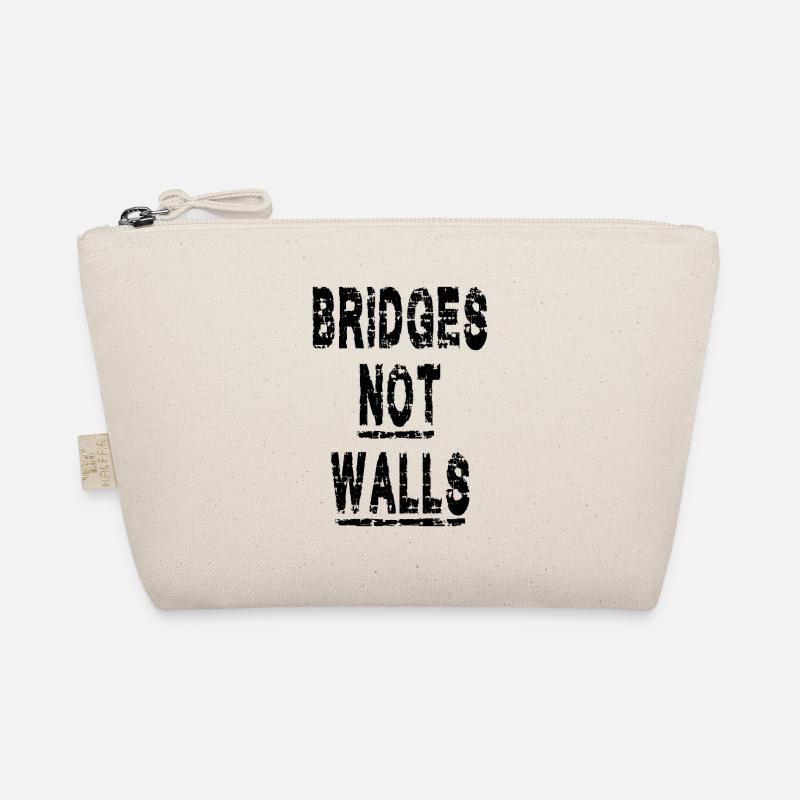 Démonstration de Bridges not Walls Trousse biologique