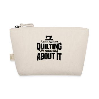 I Am Either Quilting Or Thinking About It Knitting - Bio-Täschchen - Natur - Vorne