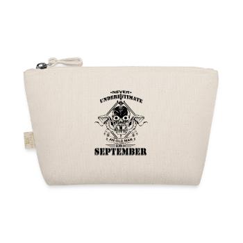 Never underestimate an old man in September - Organic Pouch - nature - Front