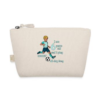 Junge schießt den Fußball - Ich bin 6 Jahre - Bio-Täschchen - Natur - Vorne
