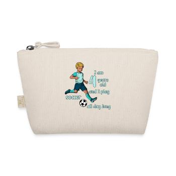 Un garçon tire au football - J’ai 4 ans - Trousse biologique - nature - Devant