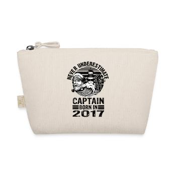 Never Underestimate Captain né en 2017 - Trousse biologique - nature - Devant