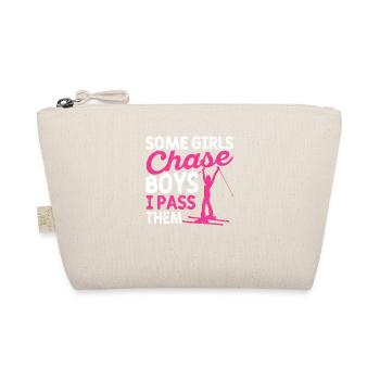 Some girls chase boys I ski - Organic Pouch - nature - Front