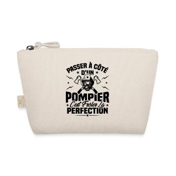 Humour Cadeau Pompier frôler la perfection - Trousse biologique - nature - Devant