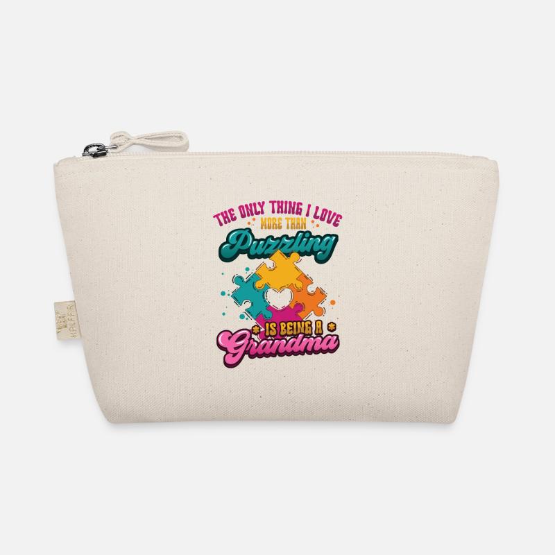 Grand-mère amoureuse des puzzles, puzzles. Trousse biologique