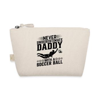 Never Underestimate Daddy With A Soccer Ball - Bio-Täschchen - Natur - Vorne