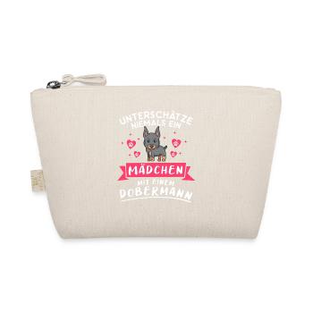 Unterschätze Niemals Ein Mädchen Mit Dobermann - Bio-Täschchen - Natur - Vorne