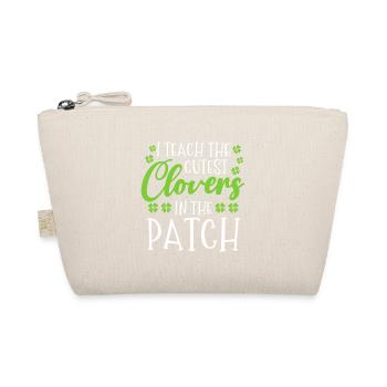 J’enseigne les trèfles les plus doux dans le patch - Trousse biologique - nature - Devant