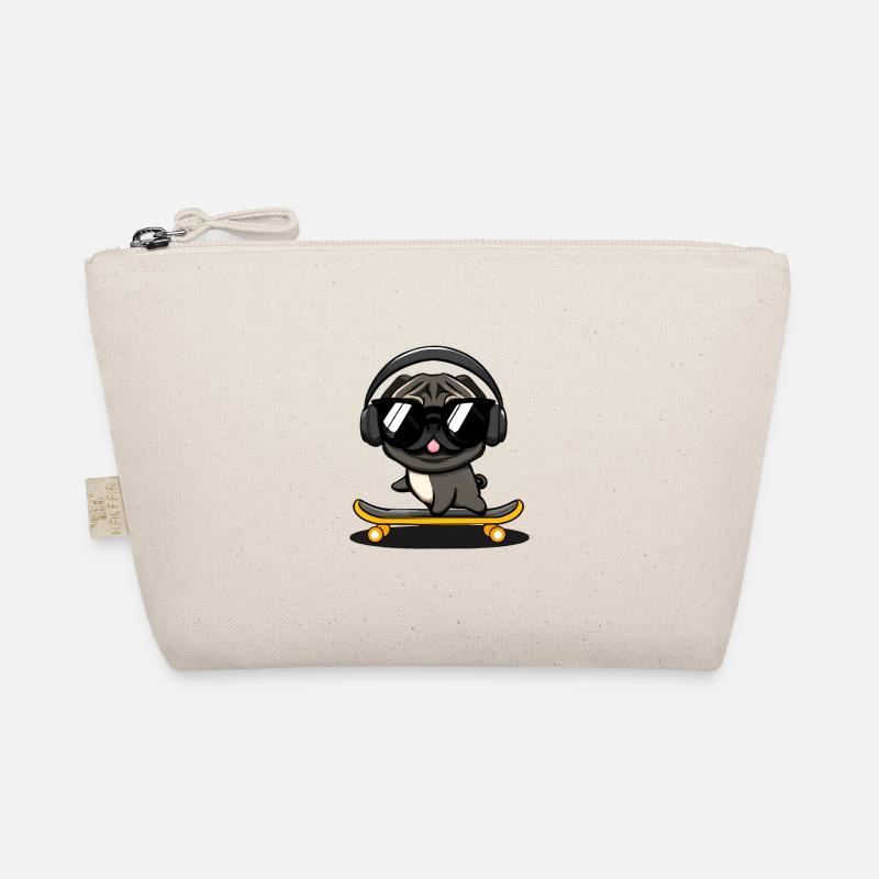 Design mit einem Mops-Hund, der auf einem Bio-Täschchen