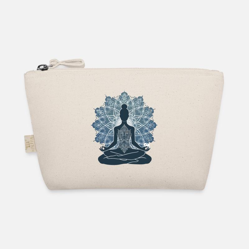 Le silence du yoga : une silhouette en pose avec M Trousse biologique