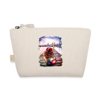 Woman brunette with moin bag by the sea – Rostock - Organic Pouch - nature - Front