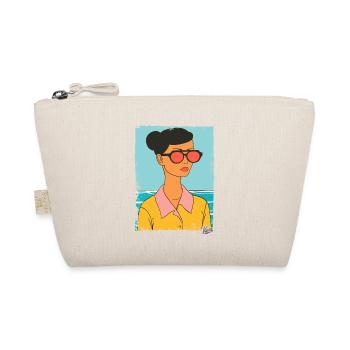 Portrait of a woman in sunglasses - Organic Pouch - nature - Front