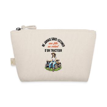 Fille au volant d'un tracteur - Trousse biologique - nature - Devant