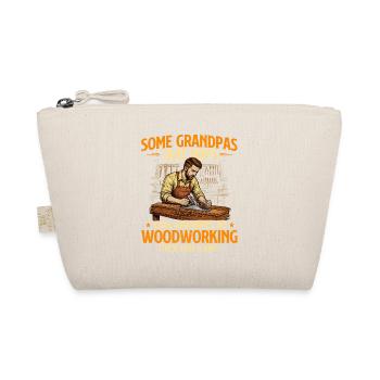Des grands-parents cool font de l’humour sur le travail du bois - Trousse biologique - nature - Devant