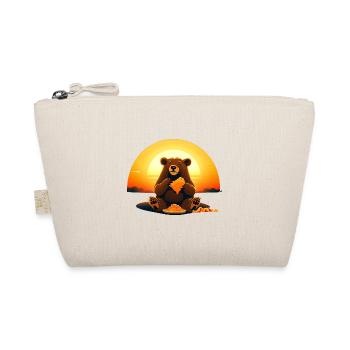 Bear eating nacho in the sunset - Organic Pouch - nature - Front