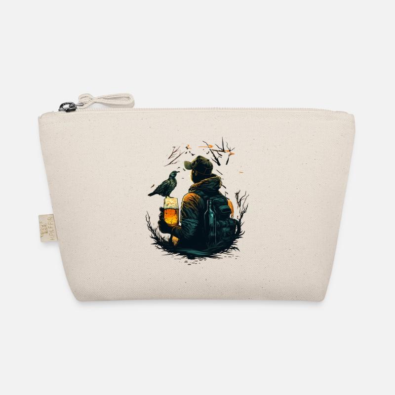 Wanderer oder Jäger in Wildnis und Natur mit Bier Bio-Täschchen