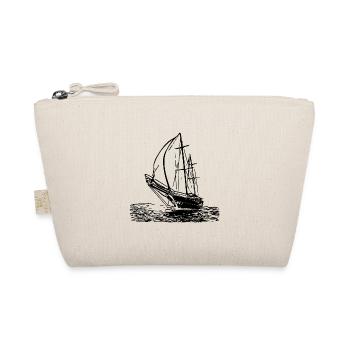 Sleek sailing ship with sails - Organic Pouch - nature - Front