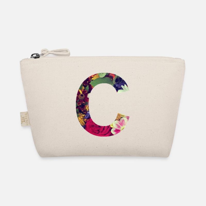 Nom initials with flowery pattern. Lettre C. Trousse biologique