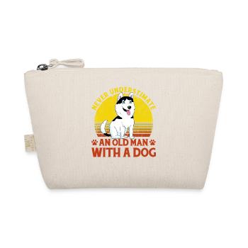 Never underestimate an old man with a dog - Organic Pouch - nature - Front