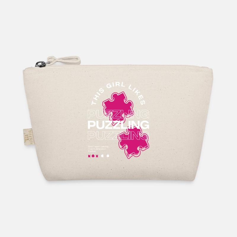 Mädchen mag rätselhafte ironische Bio-Täschchen