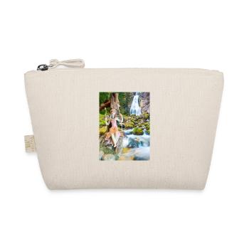Jeune fille sur balancelle avec cascade d’eau - Trousse biologique - nature - Devant