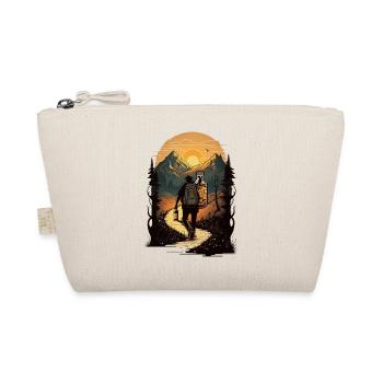 Hiking with beer in the mountains - Organic Pouch - nature - Front
