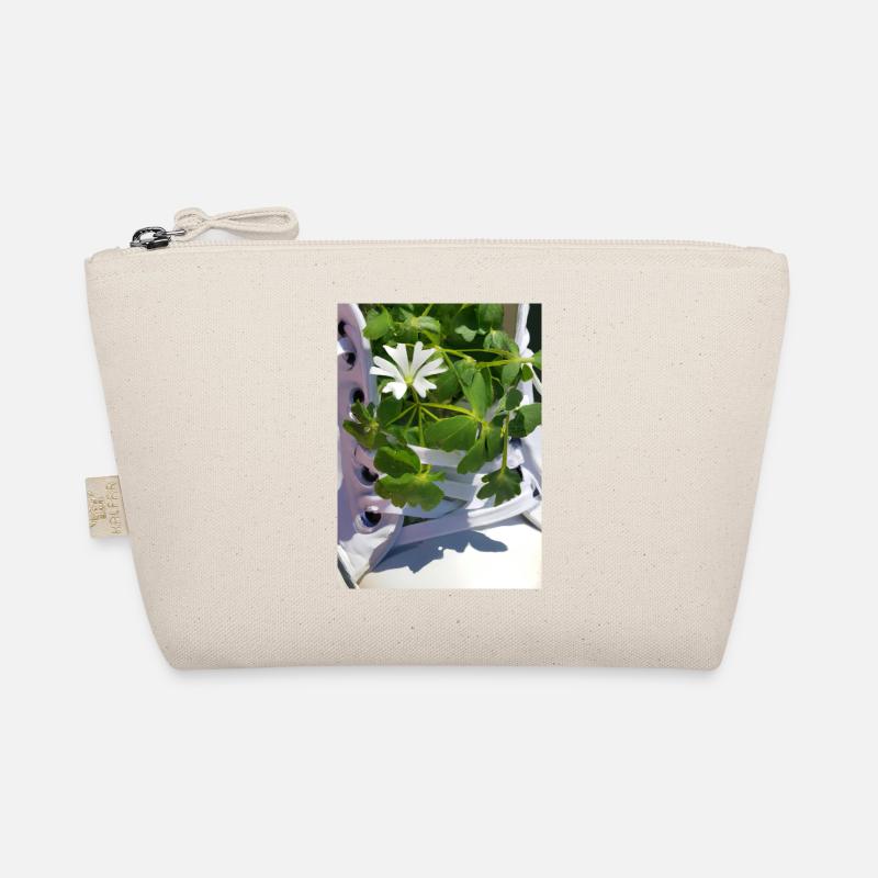 Weißer Sneaker mit Blumen Bio-Täschchen