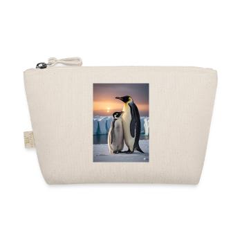 Penguin with cub on floe at the South Pole - Organic Pouch - nature - Front
