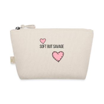 Soft But Savage – Mutiges und doch süßes ästhetisches T-Shirt - Bio-Täschchen - Natur - Vorne