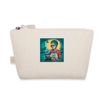 Old tattoed woman cooking - Organic Pouch - nature - Front