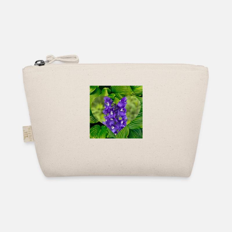 Cœur d’orchidée violette sur feuilles vertes Trousse biologique
