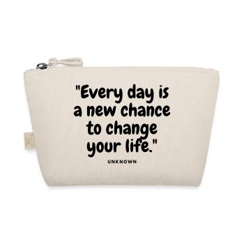 "Every day is a new chance to change your life." - Trousse biologique - nature - Devant