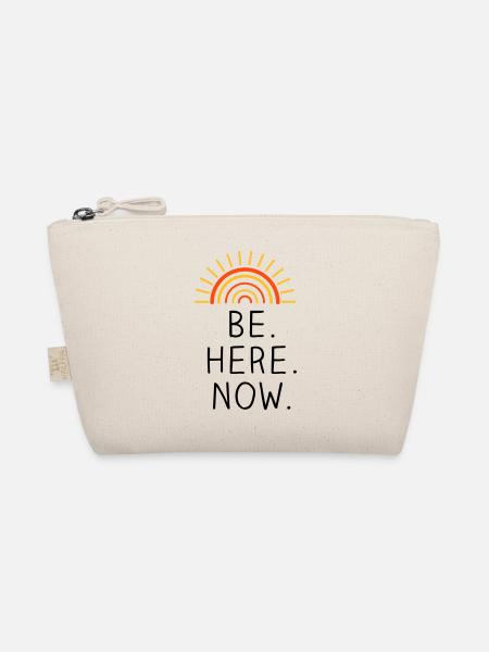 Be Here Now dreifarbig - Bio-Täschchen - Natur - Vorne